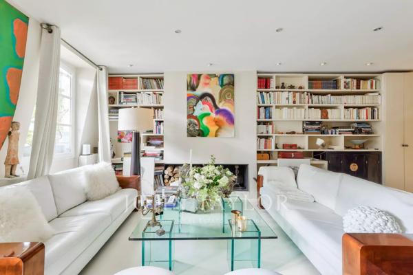 Appartement en dernier étage avec terrasse en plein cœur de Saint-Germain-des-Prés