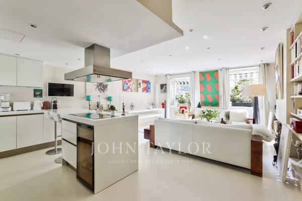 Appartement en dernier étage avec terrasse en plein cœur de Saint-Germain-des-Prés