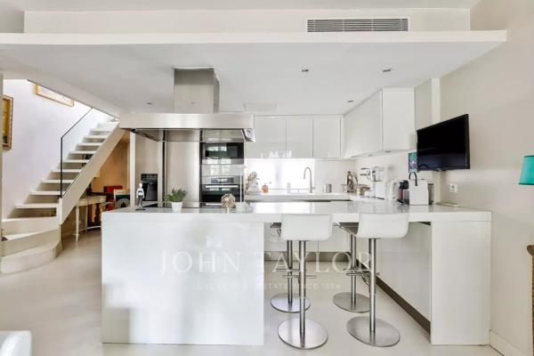 Appartement en dernier étage avec terrasse en plein cœur de Saint-Germain-des-Prés