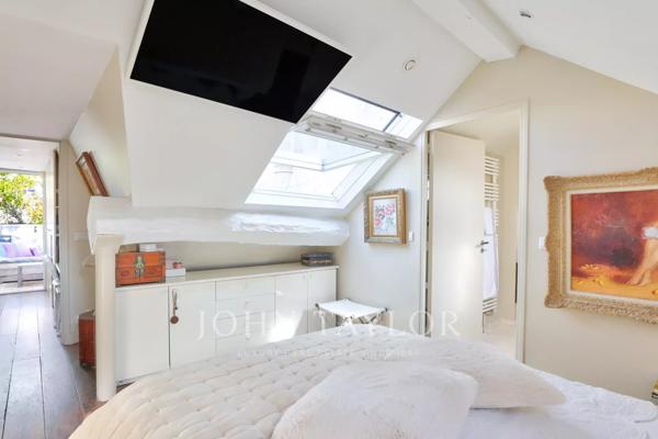 Appartement en dernier étage avec terrasse en plein cœur de Saint-Germain-des-Prés
