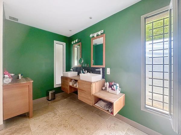 Villa contemporaine avec piscine à Beaucours Sanary Sur Mer 5 pièces de 195 m2