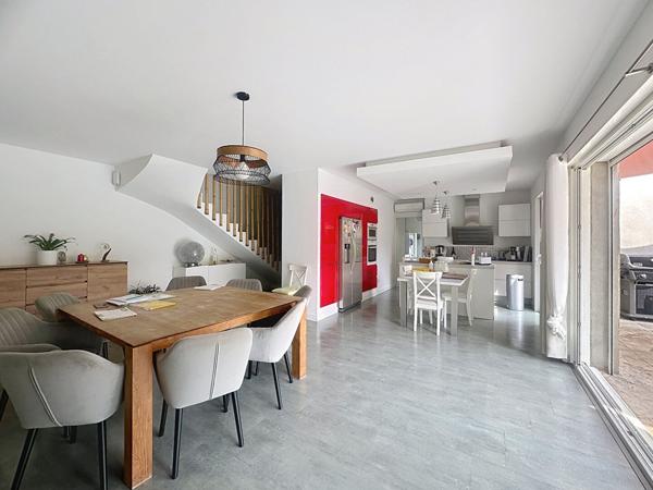 Villa contemporaine avec piscine à Beaucours Sanary Sur Mer 5 pièces de 195 m2