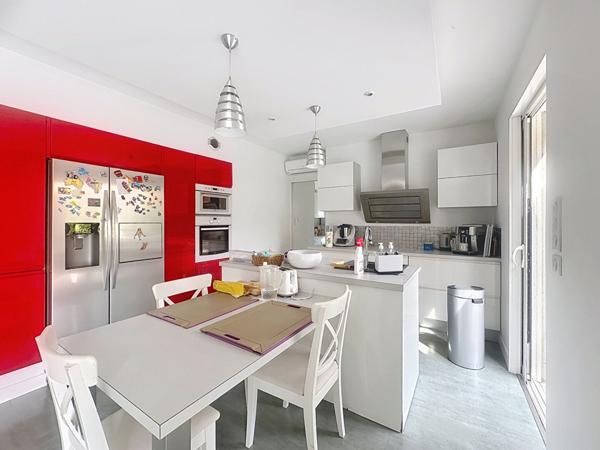 Villa contemporaine avec piscine à Beaucours Sanary Sur Mer 5 pièces de 195 m2