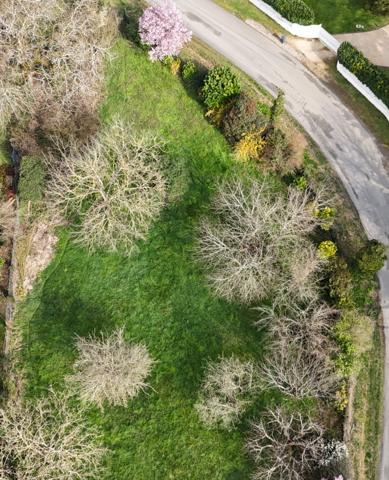 SAINT BENOIT Terrain constructible d'environ 1295 m²