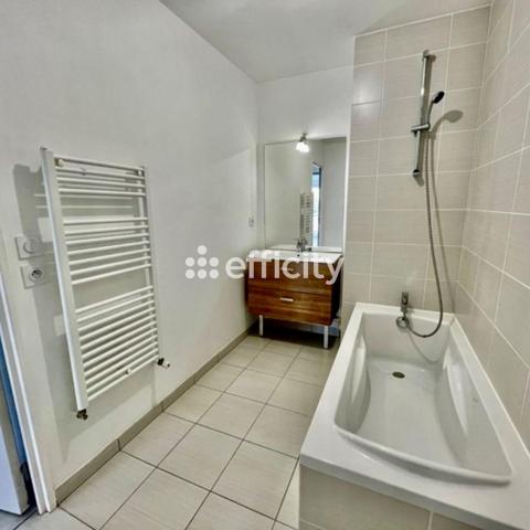 Appartement
         3 pièces
        - 55 m² 219 000 € *