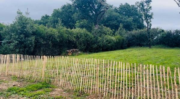 Terrain à bâtir à Landrezac – Calme absolu, à 800 m de la plage, 710 m² libre de constructeur