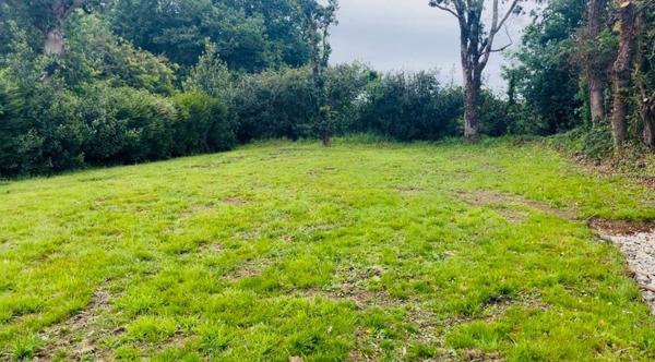 Terrain à bâtir à Landrezac – Calme absolu, à 800 m de la plage, 710 m² libre de constructeur