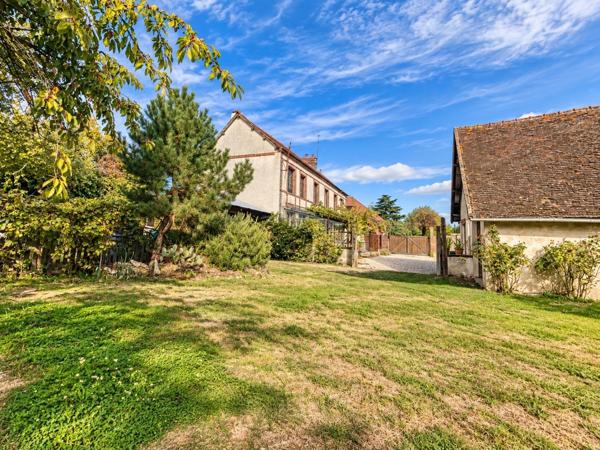 Maison ancienne avec jardin et dépendance