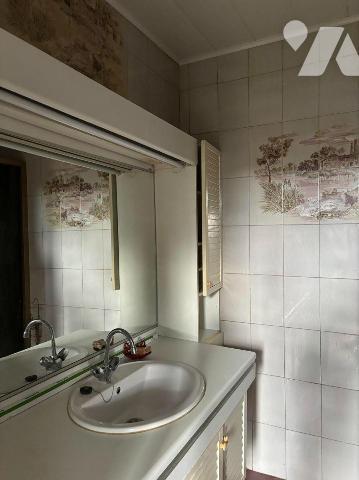 Nouveau mandat, maison située sur la commune de Flize composé comme suit:

- au rez-de-chauss...