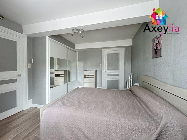 Melay (71340) A VENDRE - MELAY - MAISON FAMILIALE AVEC GITE INDEPENDANT ET 3 GARAGES