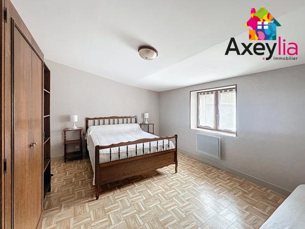 Melay (71340) A VENDRE - MELAY - MAISON FAMILIALE AVEC GITE INDEPENDANT ET 3 GARAGES