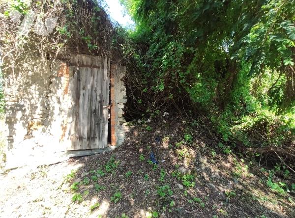 BRUGHEAS - Les Bancheraux

 Construction ancienne à rénover sur terrain de 608 m² - Grange mitoyenne