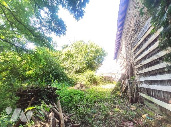 BRUGHEAS - Les Bancheraux

 Construction ancienne à rénover sur terrain de 608 m² - Grange mitoyenne