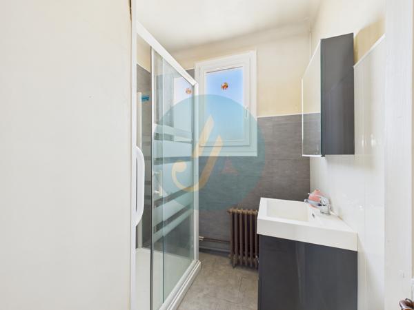 Nevers (58000) Charmante maison, 2 chambres, jardin clos à NEVERS