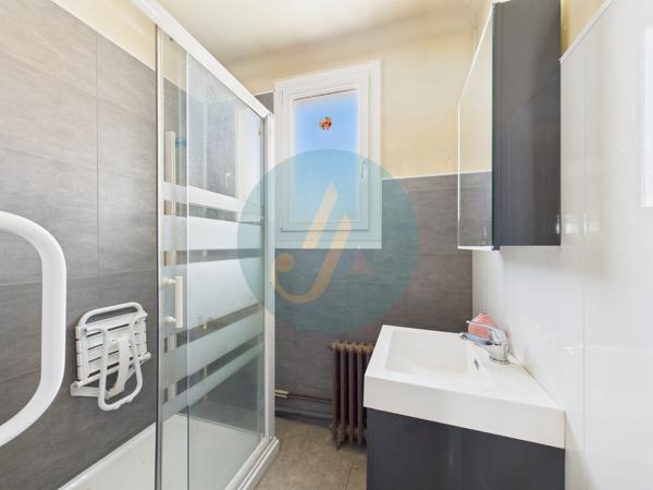 Nevers (58000) Charmante maison, 2 chambres, jardin clos à NEVERS