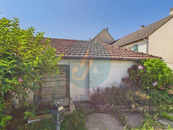 Nevers (58000) Charmante maison, 2 chambres, jardin clos à NEVERS