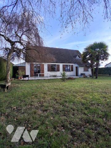 A 2 minutes du centre ville, proche de toutes commodités (commerces, écoles...etc),

* Une ma...