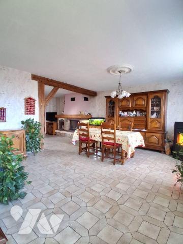 A 2 minutes du centre ville, proche de toutes commodités (commerces, écoles...etc),

* Une ma...