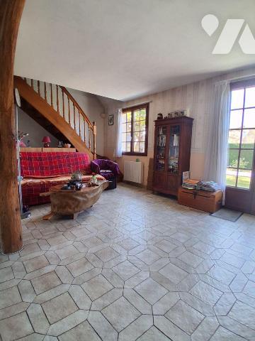 A 2 minutes du centre ville, proche de toutes commodités (commerces, écoles...etc),

* Une ma...