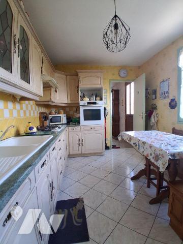 A 2 minutes du centre ville, proche de toutes commodités (commerces, écoles...etc),

* Une ma...