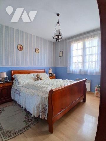 A 2 minutes du centre ville, proche de toutes commodités (commerces, écoles...etc),

* Une ma...