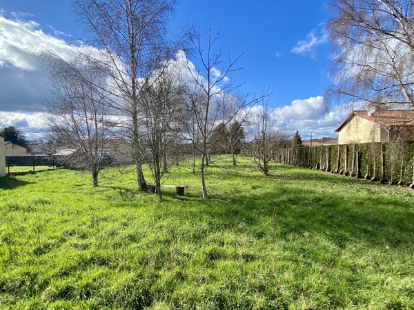 Terrain à vendre à Rochechouart (87600) - Haute-Vienne