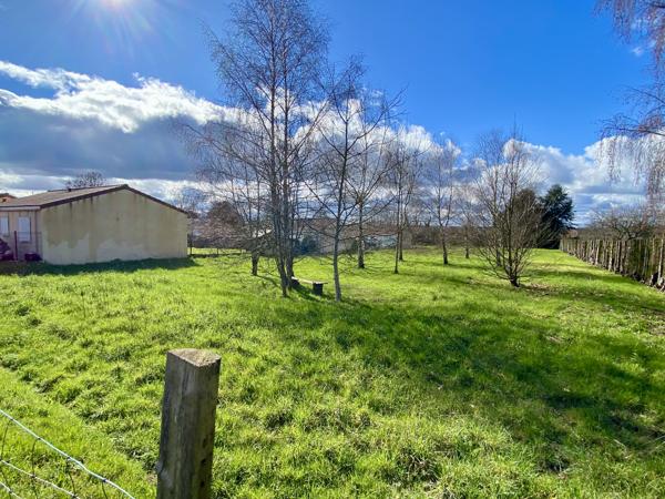 Terrain à vendre à Rochechouart (87600) - Haute-Vienne
