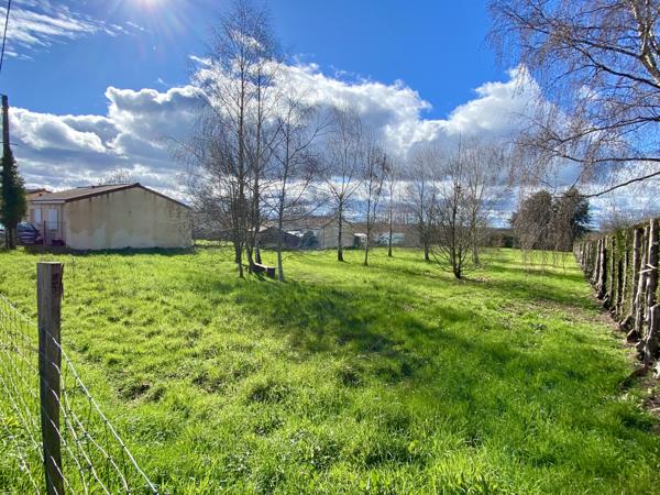 Terrain à vendre à Rochechouart (87600) - Haute-Vienne