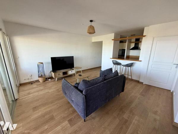 SAINT GILLES LES BAINS T3/4 BOX et VUE OCEAN