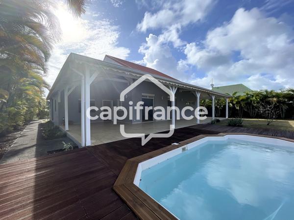 À LOUER – VILLA 3 CHAMBRES + BUREAU – SECTEUR HOUELBOURG SUR MER – BAIE-MAHAULT