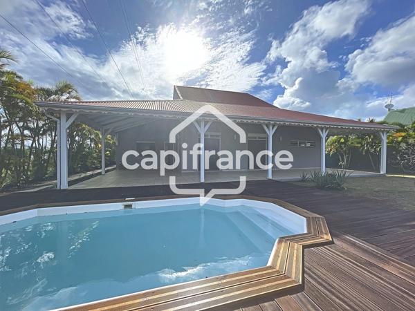 À LOUER – VILLA 3 CHAMBRES + BUREAU – SECTEUR HOUELBOURG SUR MER – BAIE-MAHAULT