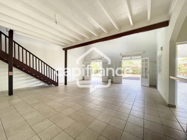 À LOUER – VILLA 3 CHAMBRES + BUREAU – SECTEUR HOUELBOURG SUR MER – BAIE-MAHAULT