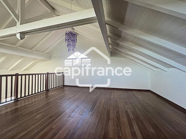 À LOUER – VILLA 3 CHAMBRES + BUREAU – SECTEUR HOUELBOURG SUR MER – BAIE-MAHAULT