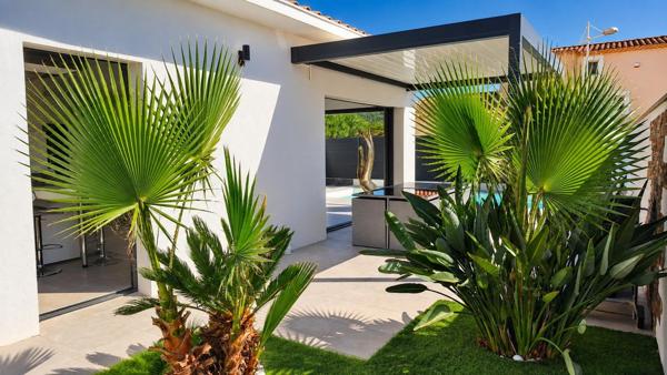 SAINT-CYR-SUR-MER — MAISON CONTEMPORAINE PLAIN-PIED 132 M² AVEC PISCINE — 4 CHAMBRES