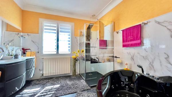 Vente Maison 10 pièces 348 m2 à Sainte-Livrade-sur-Lot