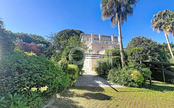 Appartement à vendre    4 pièces • 133,65 m2 Antibes