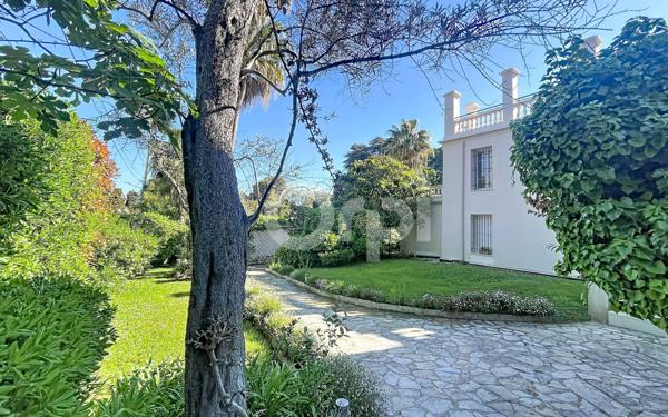 Appartement à vendre    4 pièces • 133,65 m2 Antibes