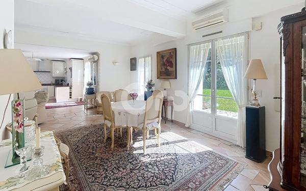 Appartement à vendre    4 pièces • 133,65 m2 Antibes
