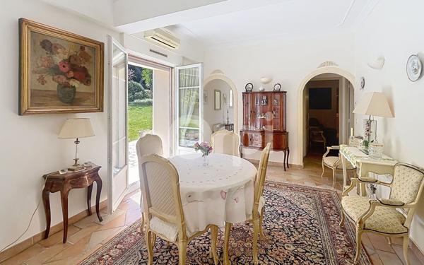 Appartement à vendre    4 pièces • 133,65 m2 Antibes