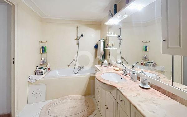 Appartement à vendre    4 pièces • 133,65 m2 Antibes