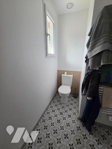Maison d'habitation avec terrain attenant.