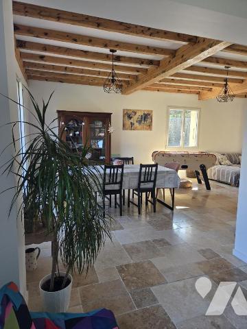 Maison d'habitation avec terrain attenant.