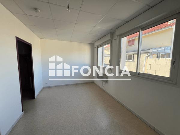 Location Studio 24.39 m² - 52 RUE MONTBRON Angouleme 16000