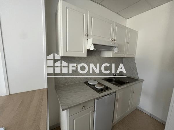 Location Studio 24.39 m² - 52 RUE MONTBRON Angouleme 16000