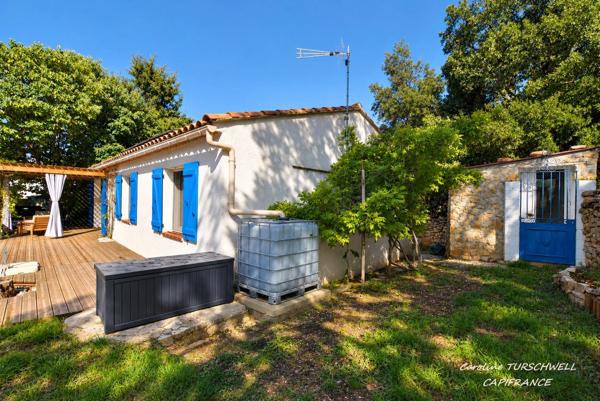 ROCBARON (83) - TRES JOLIE MAISON DE PLAIN PIED SUR 700 M² - 3 CHAMBRES - GRAND GARAGE - 2 CABANONS EN DUR