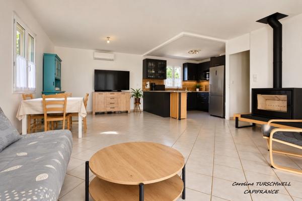 ROCBARON (83) - TRES JOLIE MAISON DE PLAIN PIED SUR 700 M² - 3 CHAMBRES - GRAND GARAGE - 2 CABANONS EN DUR