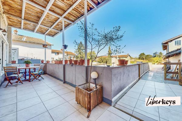 Cailloux-sur-Fontaines : appartement spacieux 105m², terrasse, 3 chambres, 2 places de stationnement