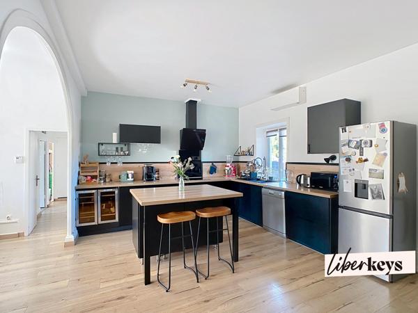 Cailloux-sur-Fontaines : appartement spacieux 105m², terrasse, 3 chambres, 2 places de stationnement