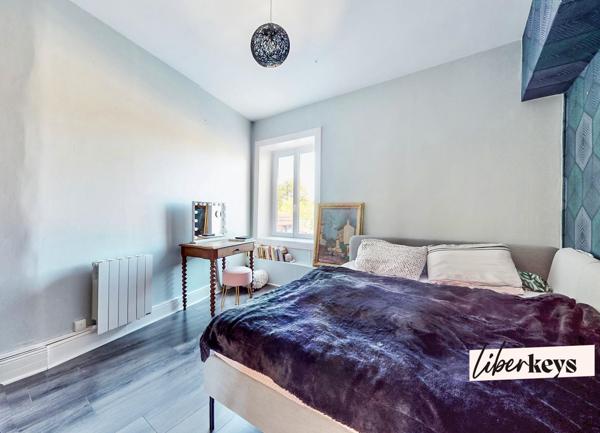 Cailloux-sur-Fontaines : appartement spacieux 105m², terrasse, 3 chambres, 2 places de stationnement