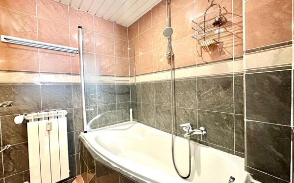 Appartement à vendre    2 pièces •  Nice